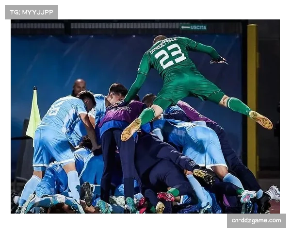 国米替补席狂欢庆祝，泽林斯基进球因手球无效引争议