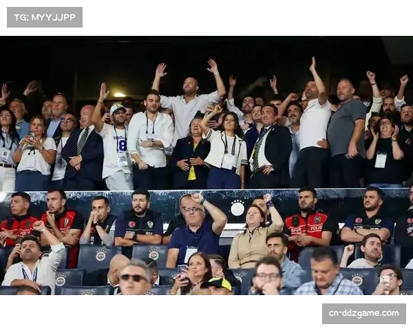 加里-内维尔称瓜帅将激励曼城，争冠悬念再起